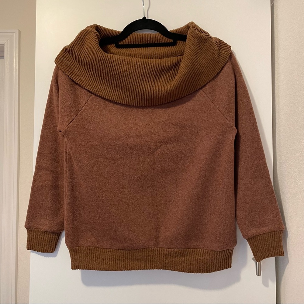 NWOT INGNI Japanese Fuzzy Fleece Cowl Sweater